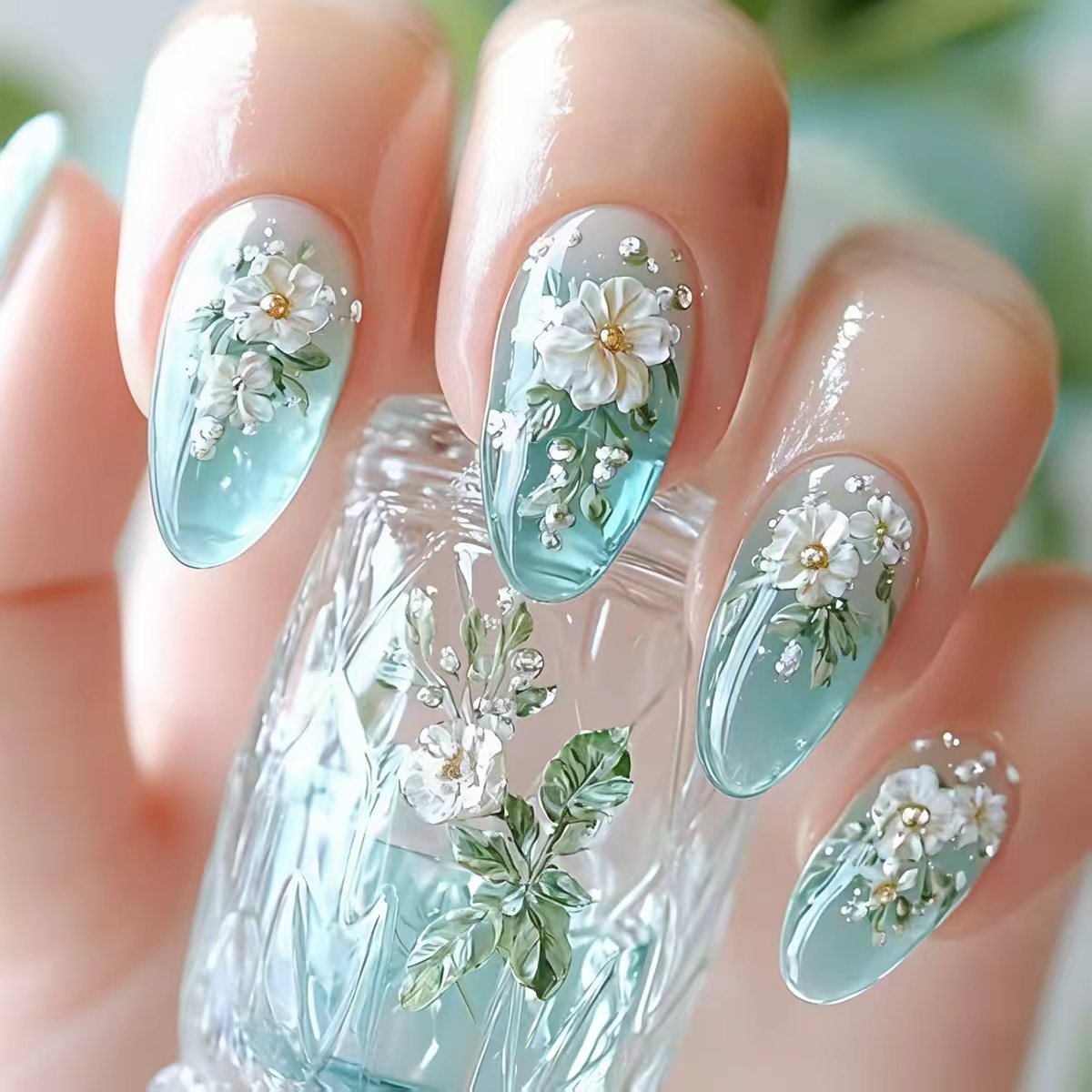 Nail Art Press On - เล็บปลอมขนาดกลางสำหรับผู้หญิงและเด็กผู้หญิง สีเขียวไล่เฉดแบบโปร่งแสงครึ่งหนึ่ง พร้อมลายดอกไม้ แบบเต็มเล็บ กดติด งานศิลปะเล็บปลอม