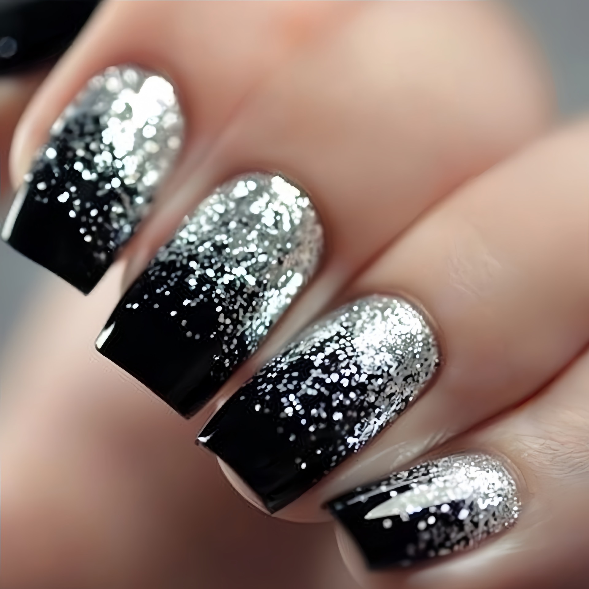 Nail Art Press On - เล็บปลอมแบบสั้น-กลาง สีไล่ระดับน้ำตาล แดง ดำ เงิน ประดับกลิตเตอร์วิบวับ