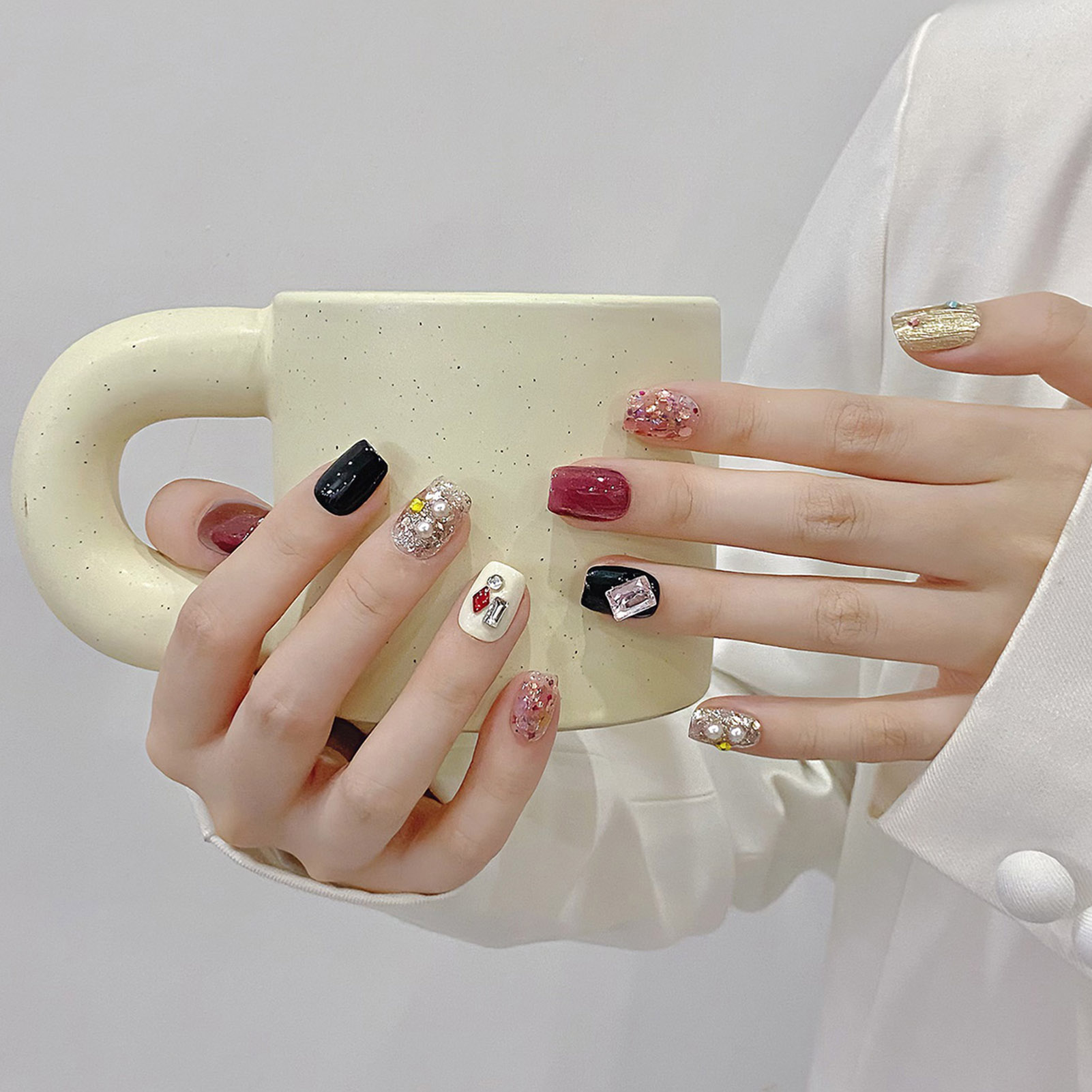 เล็บปลอมสีชมพูแวววาวแบบทำด้วยม - Nail Art Press On บทวิจารณ์และราคา